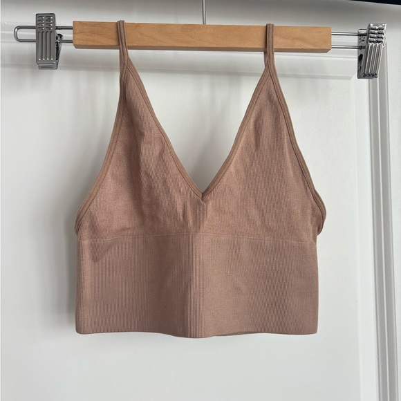 BNWT Aritzia seamless bra, size small. - Picture 4 of 8